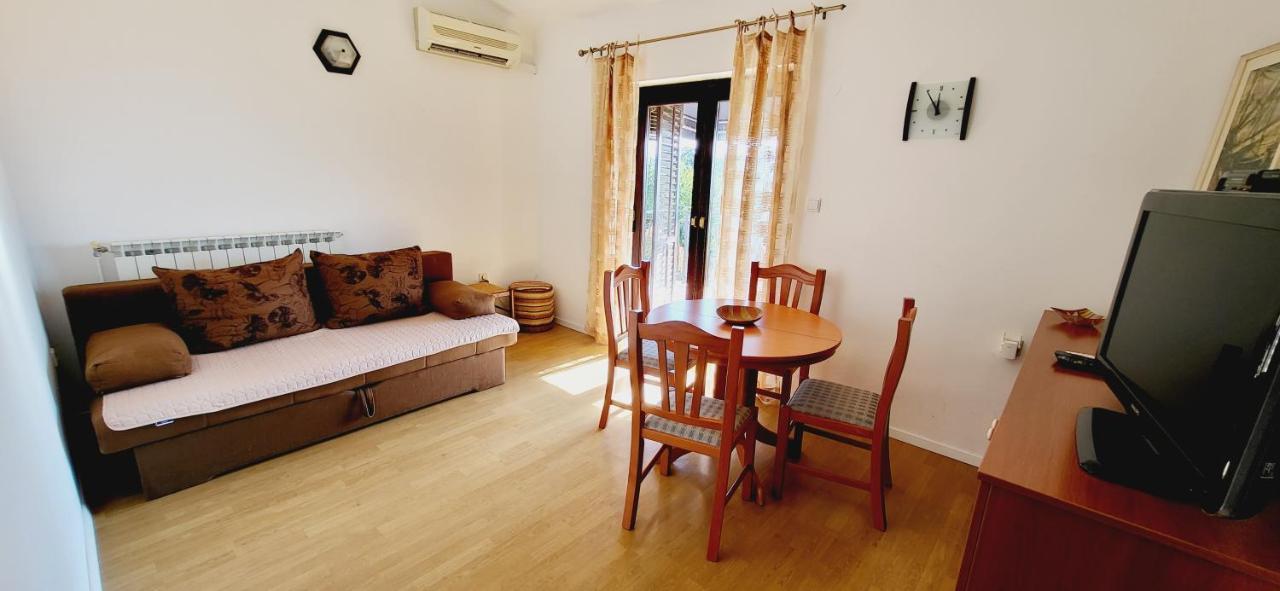 Apartments Italo By El-Pi Tours Nijvice Zewnętrze zdjęcie