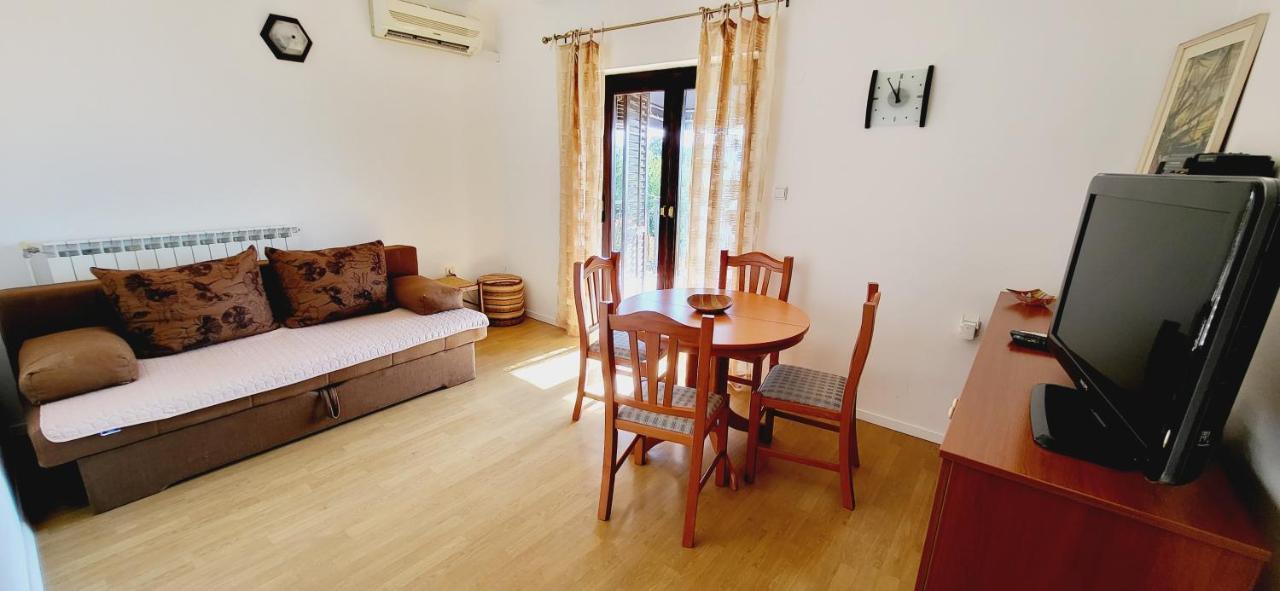 Apartments Italo By El-Pi Tours Nijvice Zewnętrze zdjęcie